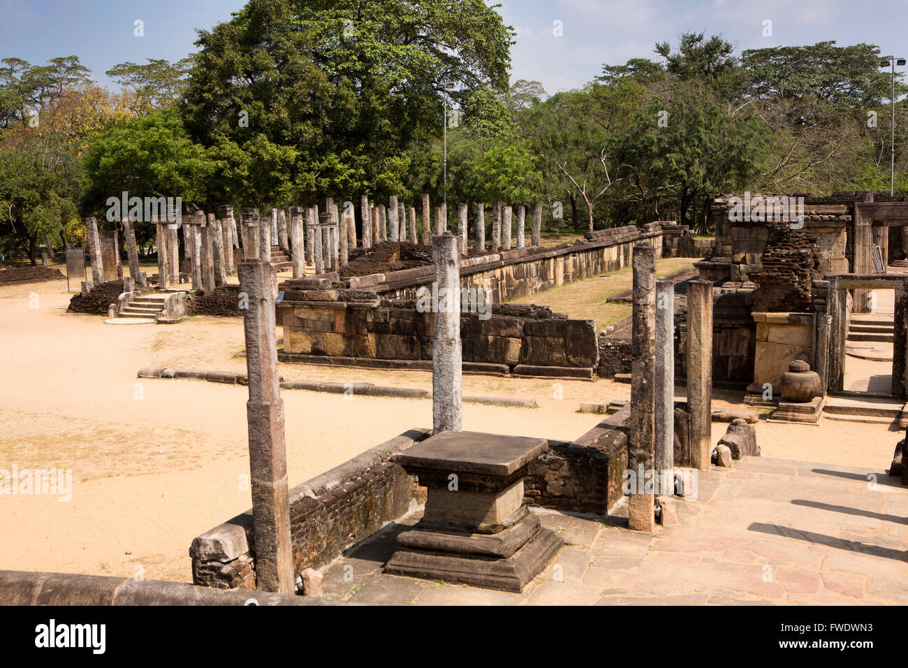 Sri Lanka, Polonnaruwa, Viereck, antike Überreste und Steinsäulen Stockfoto