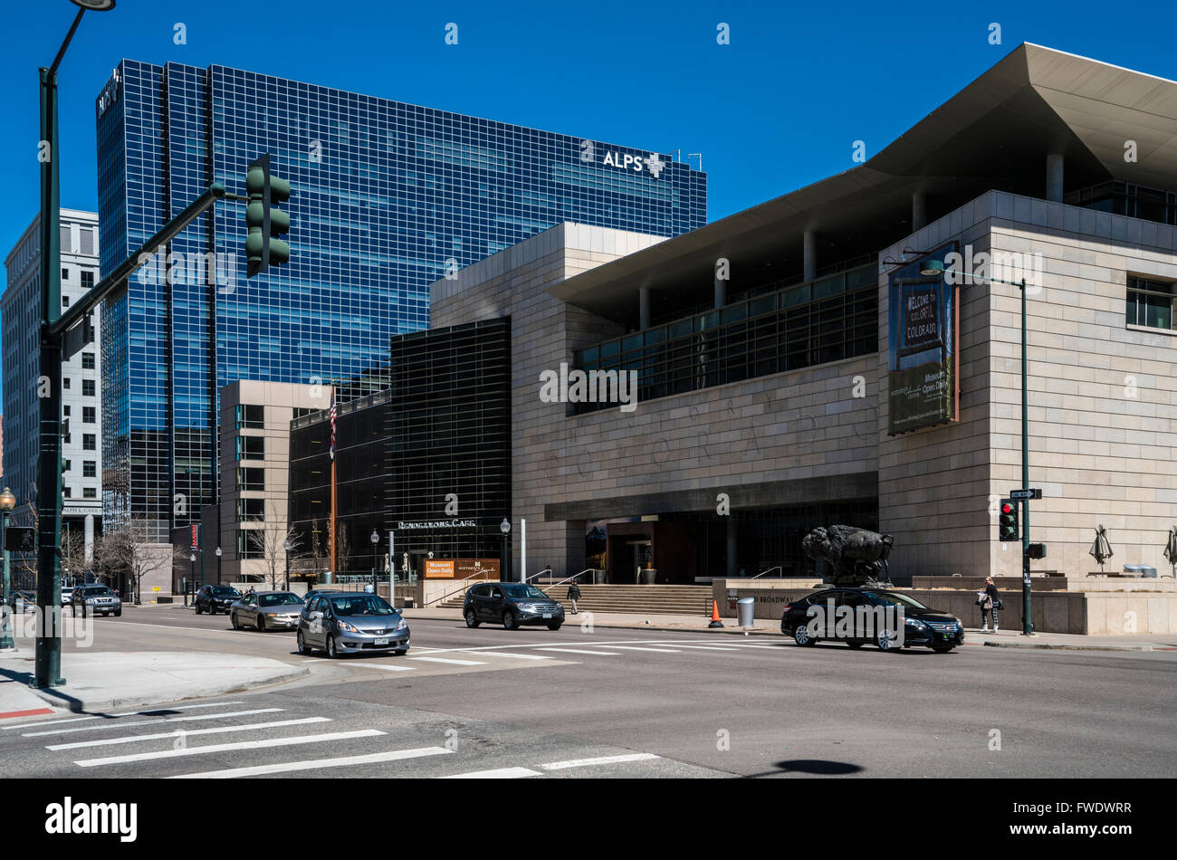 Skyline von Denver Broadway blickte und zeigt die Geschichte Colorado Center Stockfoto