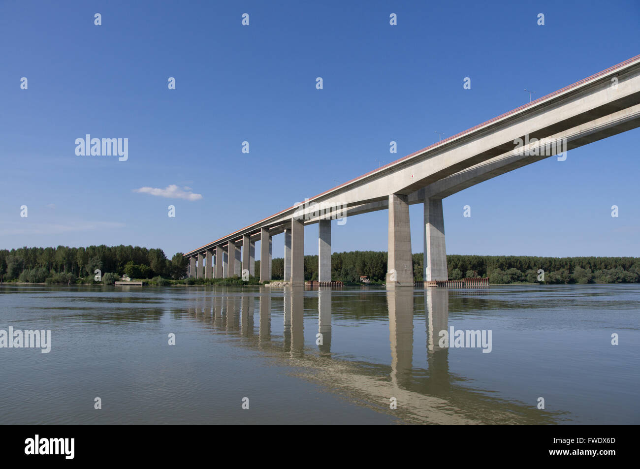 Neue Brücke in Serbien Stockfoto