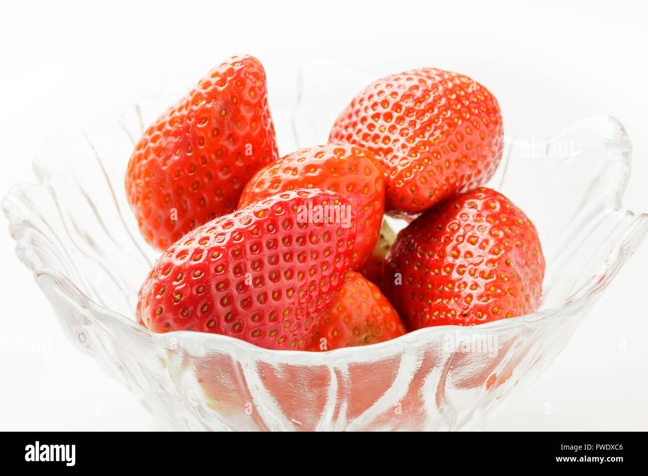 Frische Erdbeeren in eine Glasschüssel Stockfoto