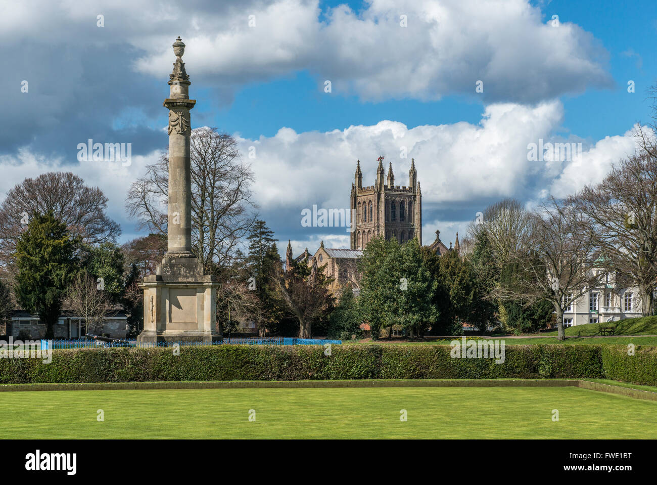 Das Nelson-Denkmal und die Kathedrale vom Schloss grün, Hereford, Herefordshire, England Stockfoto