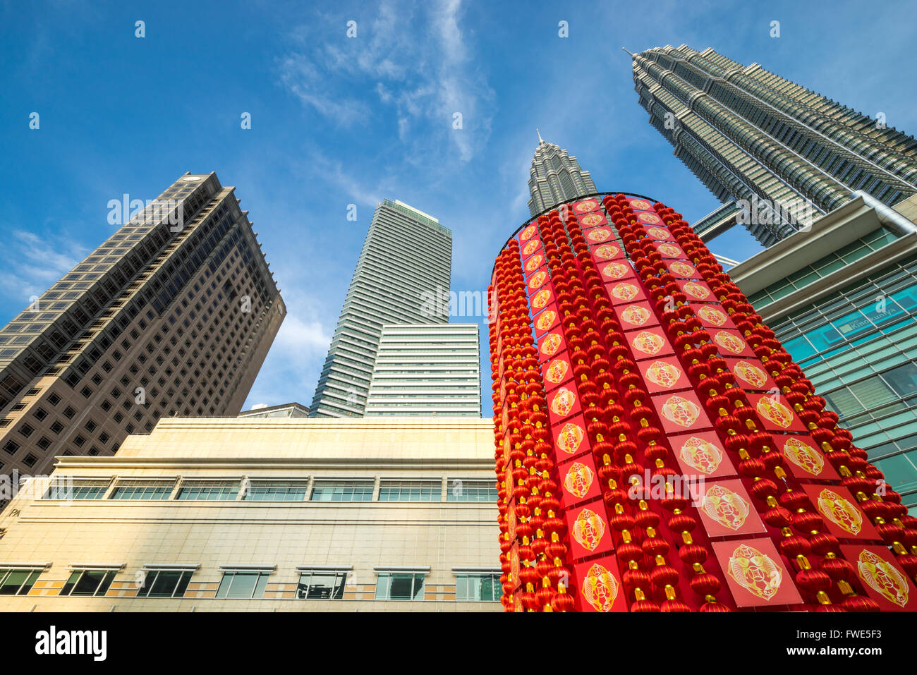 Rote Laternen oder 'Tanglung' vor Kuala Lumpur City Centre Mall als Teil des chinesischen Neujahrsfest. Stockfoto