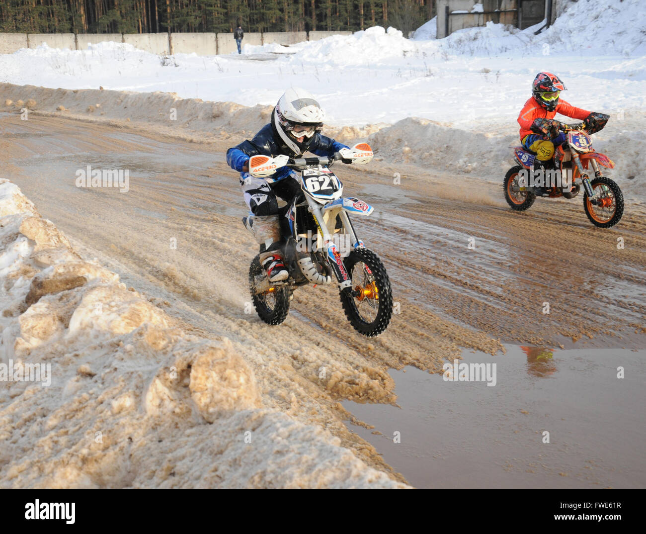 Kovrov, Russland. 22. Februar 2015. Im Winter Motocross Wettbewerbe Stockfoto