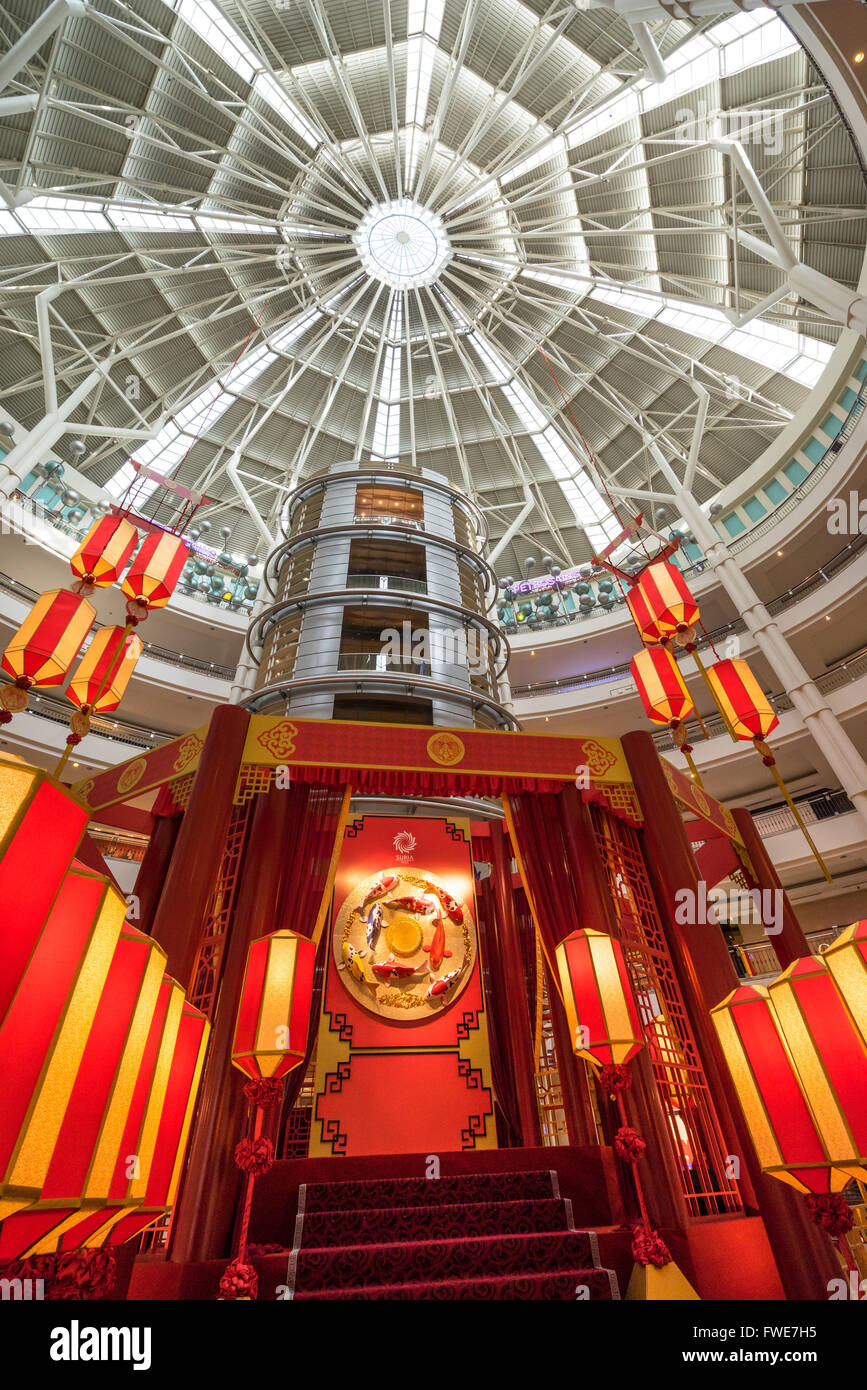 Rote Laterne oder "Tanglung" als Teil der chinesischen Neujahrsfeier in Kuala Lumpur City Centre Mall hängen. Stockfoto