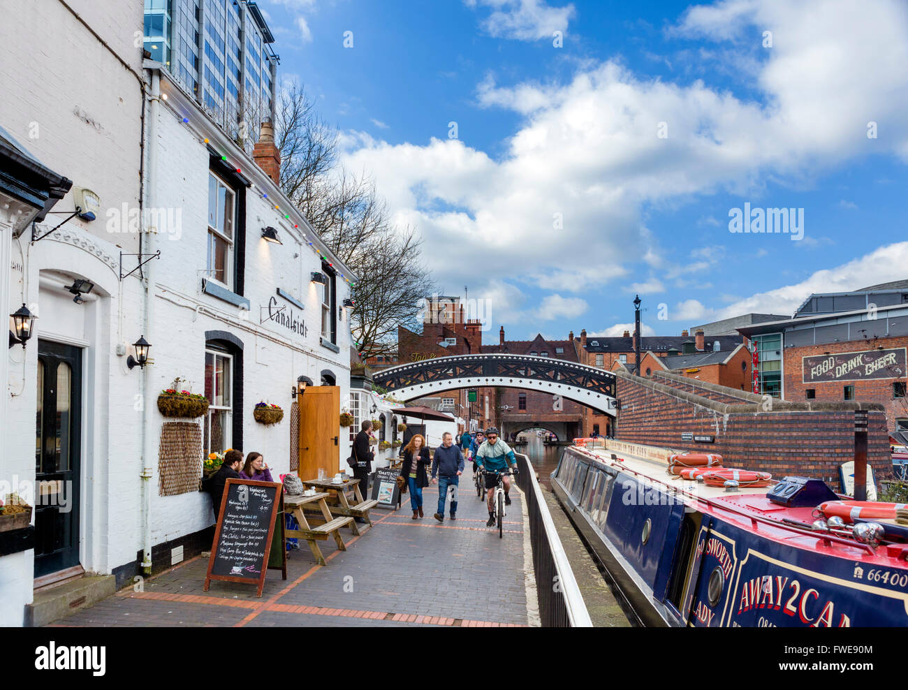 Am Kanal gelegenes Bar neben dem Kanal bei Gas Street Canal Basin, Birmingham, West Midlands, England, Großbritannien Stockfoto
