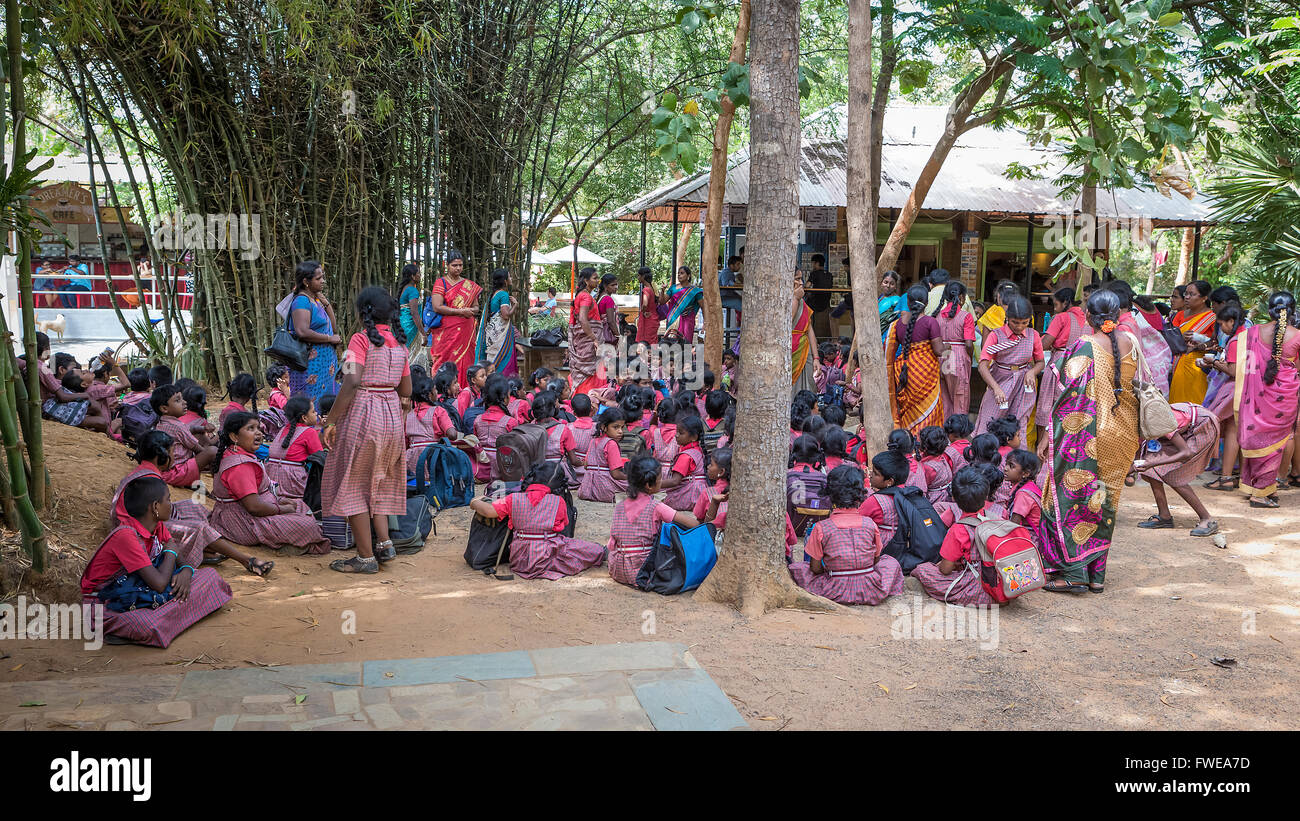 Schulkinder in Auroville, eine experimentelle Township im Viluppuram Bezirk im Bundesstaat Tamil Nadu Stockfoto