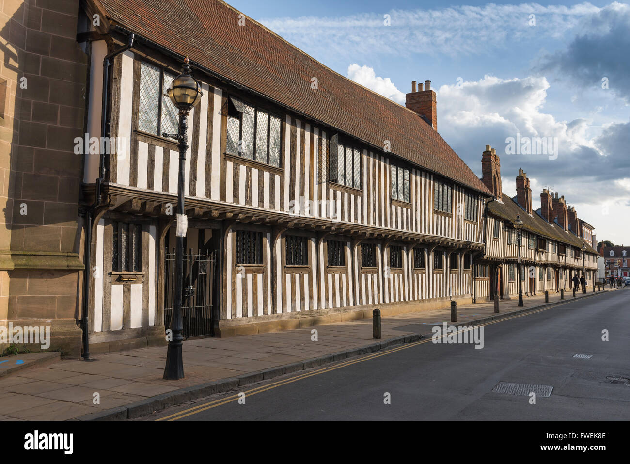 Mittelalterbau England, Blick auf typische spätmittelalterlichen Fachwerkhäuser in der Church Street, Stratford Upon Avon, England, Großbritannien Stockfoto