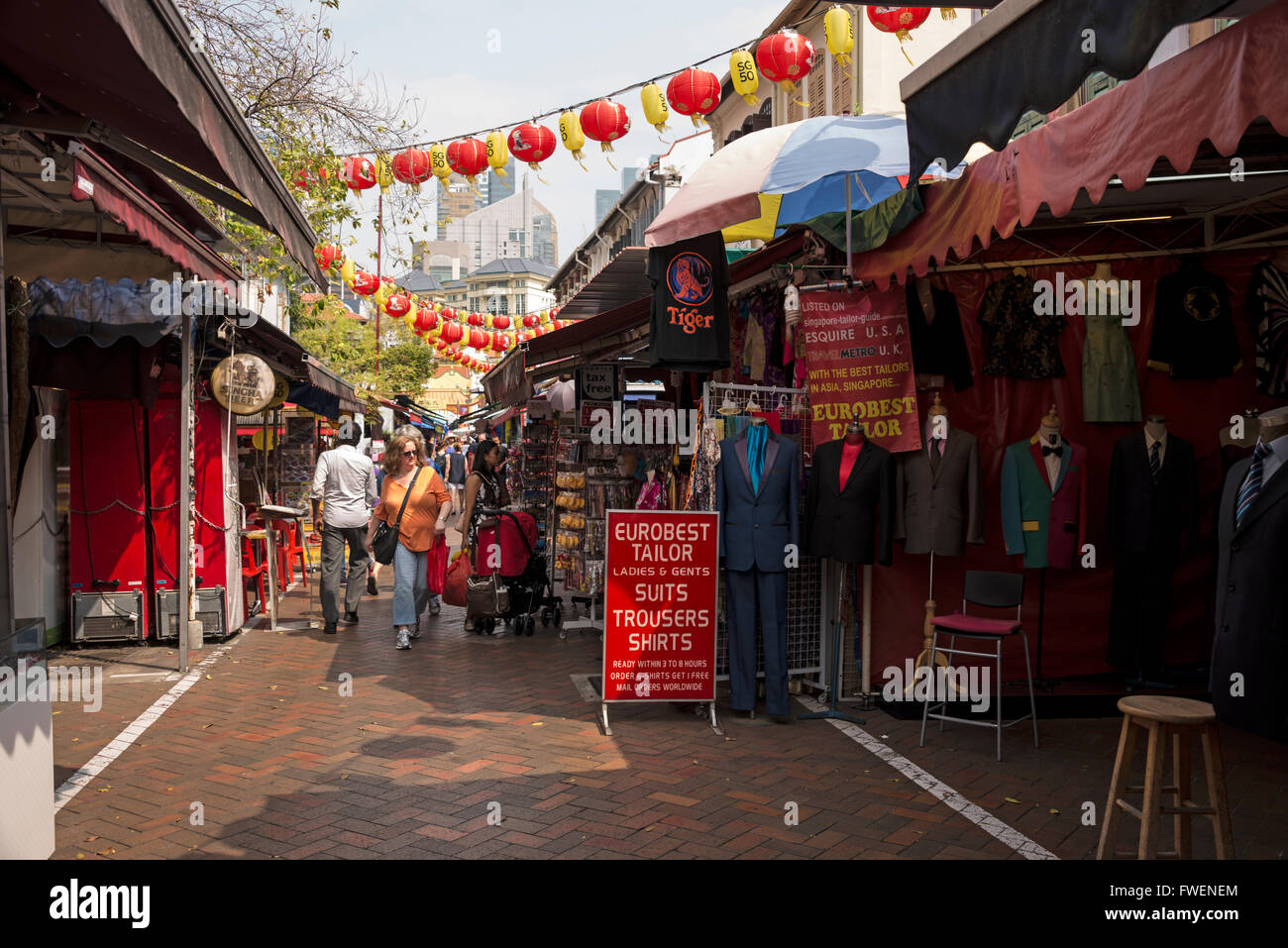Schneidergeschäfte auf Pagoda Street in Chinatown, Singapur Stockfoto