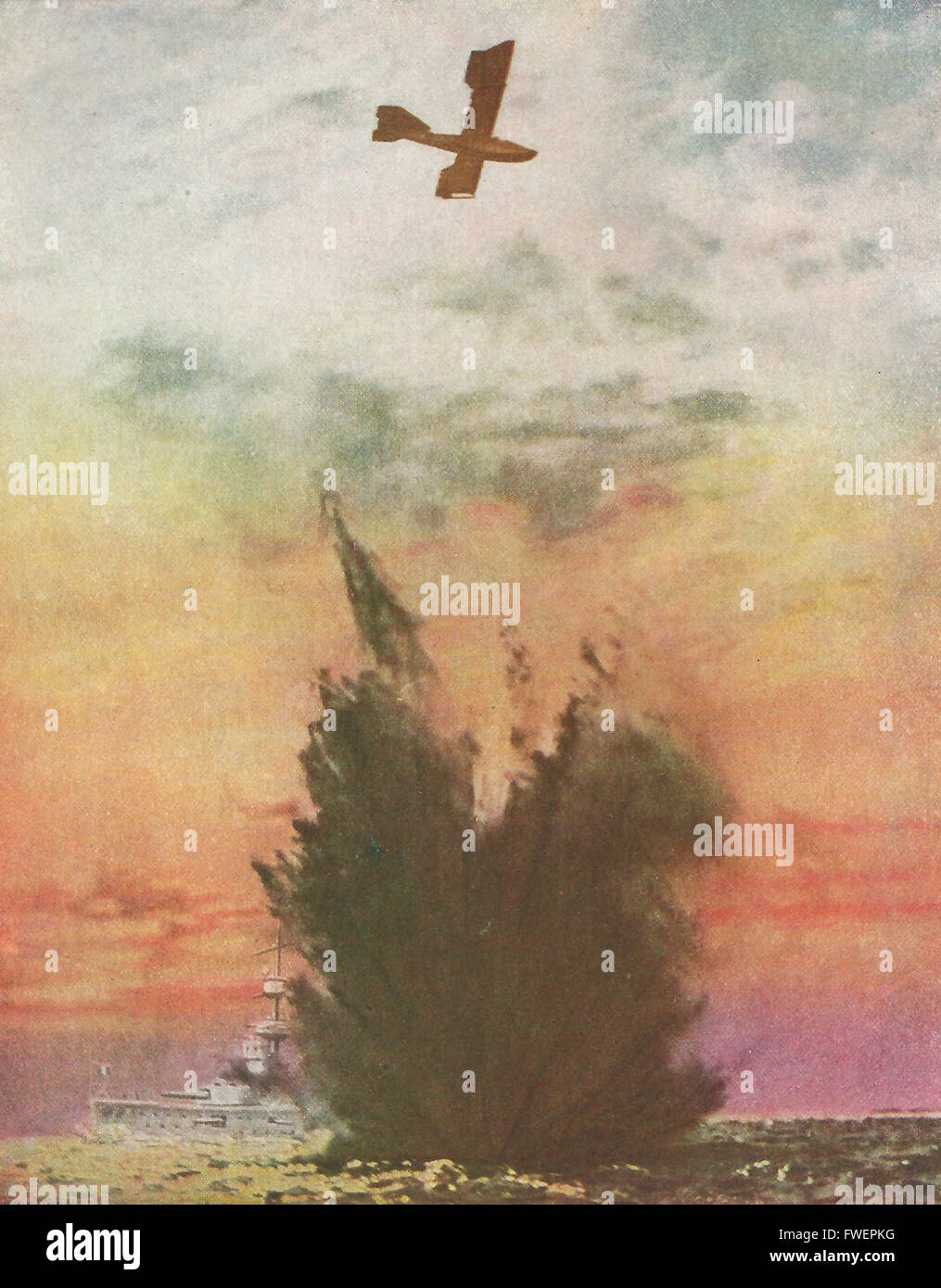 Der entscheidende Faktor? Luftstreitkräfte im ersten Weltkrieg. Ein Kampfflugzeug Bombardierung eines Schiffes Stockfoto