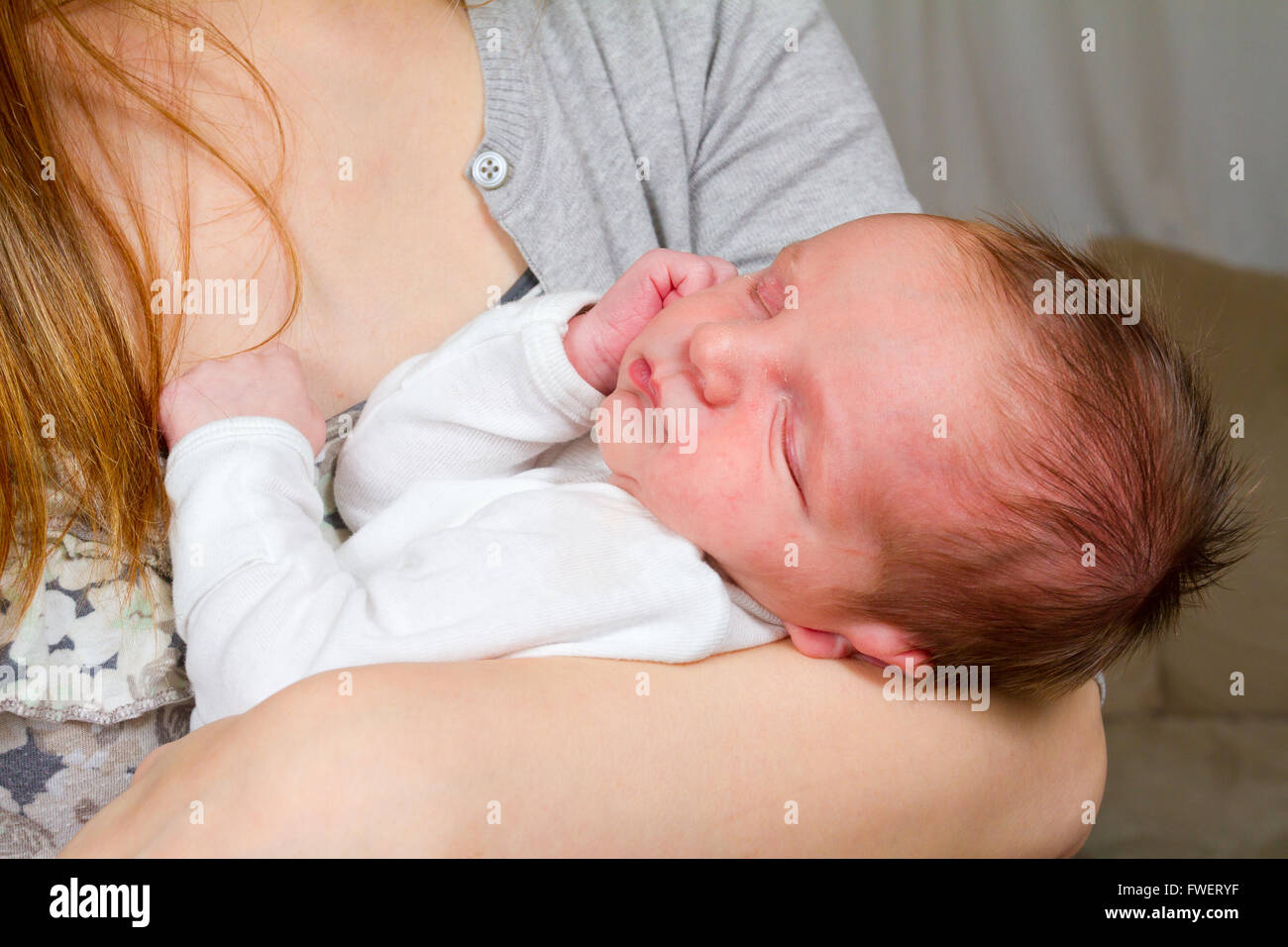 Schaukeln Sie Das Baby In Den Schlaf Stockfotos Und Bilder Kaufen Alamy
