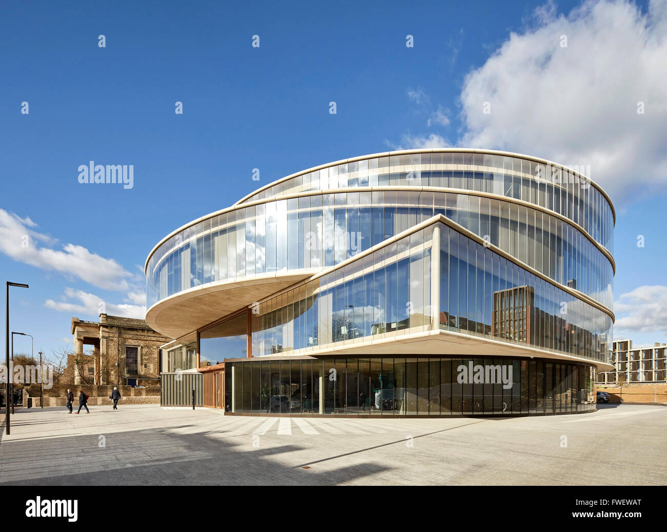 Ecke Höhe des gestapelten Volumen. Blavatnik School of Government an der University of Oxford, Oxford, Vereinigtes Königreich. Bogen Stockfoto