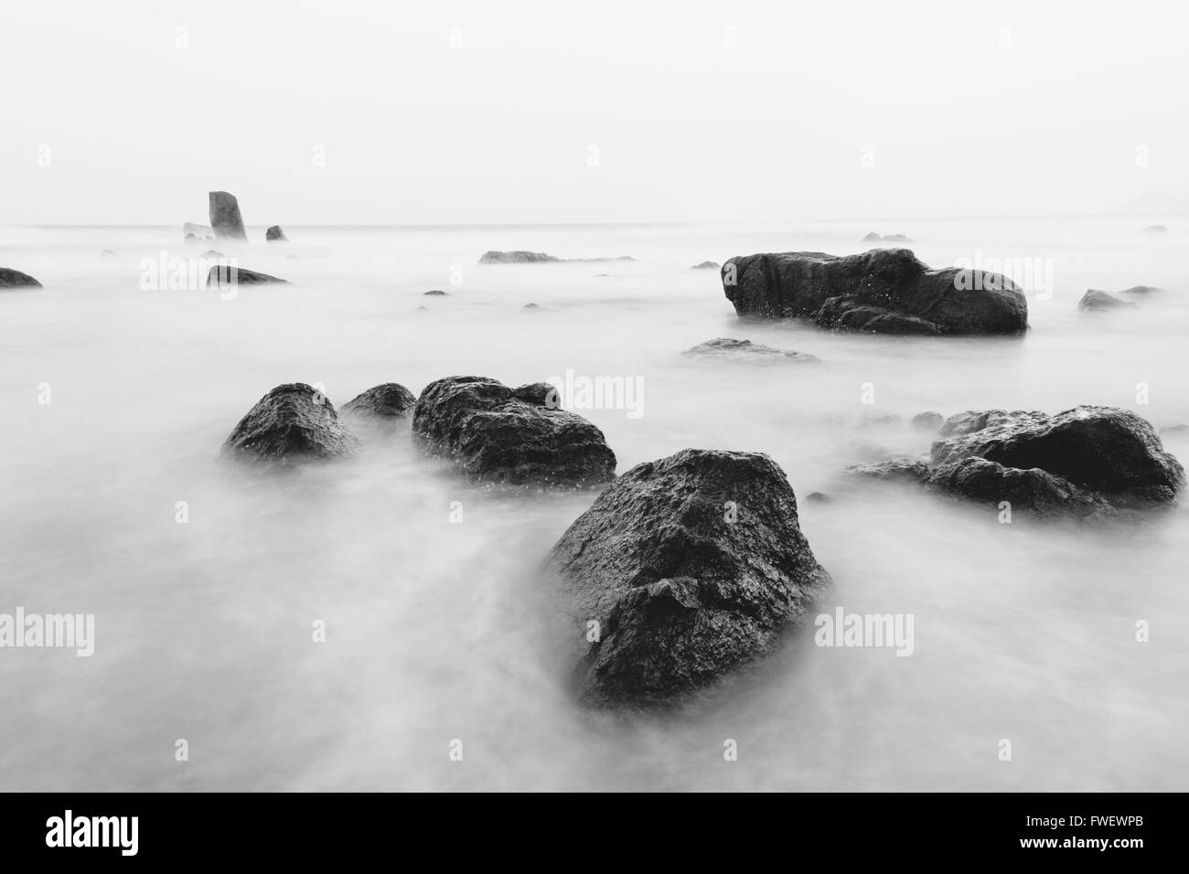 Hainan, China - schönen Seasacpe dieser schönen Südchina-Insel in schwarz und weiß. Stockfoto