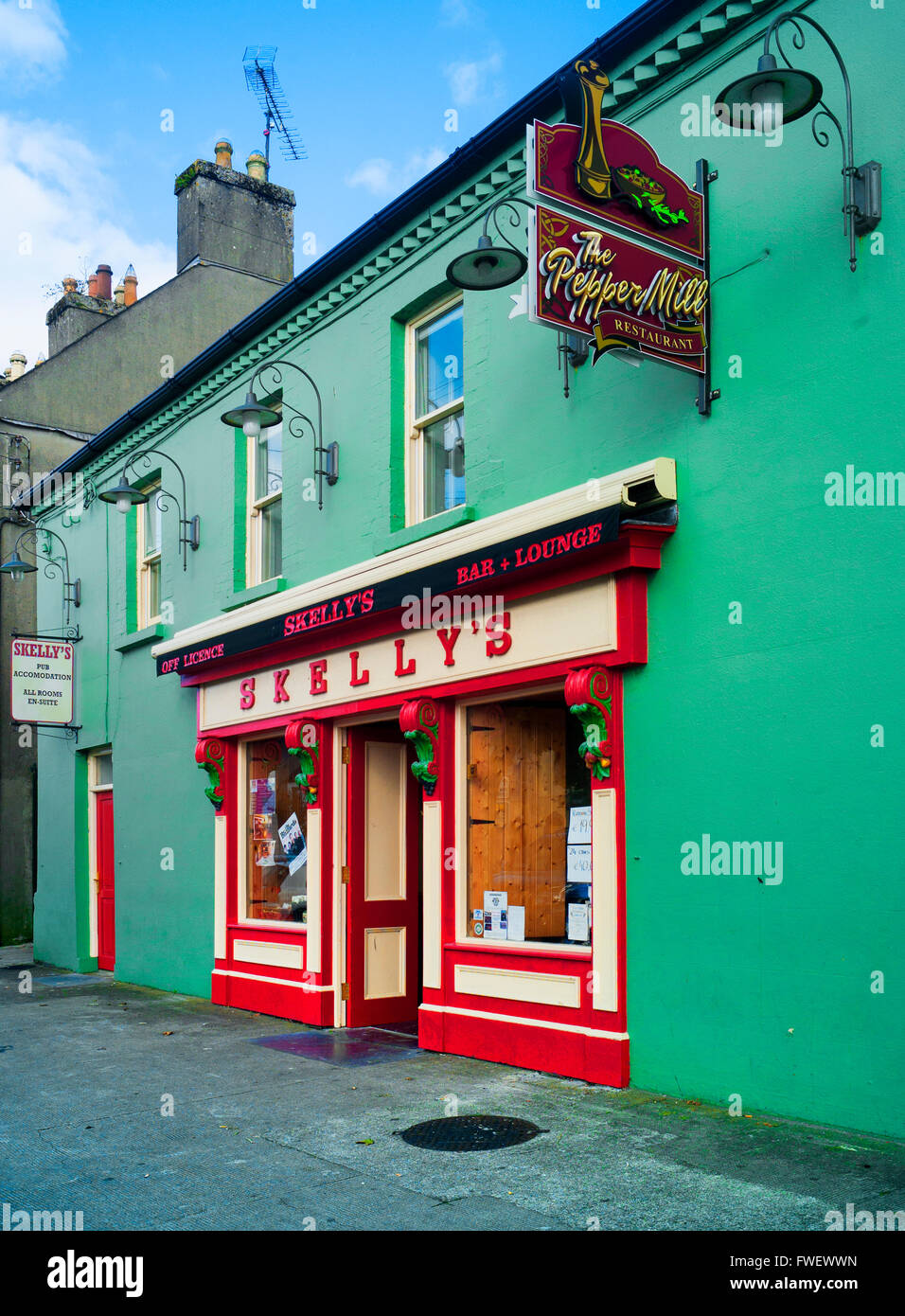 Traditionelles irisches Pub in liegt, Co Longford, Irland, Europa Stockfotografie Alamy