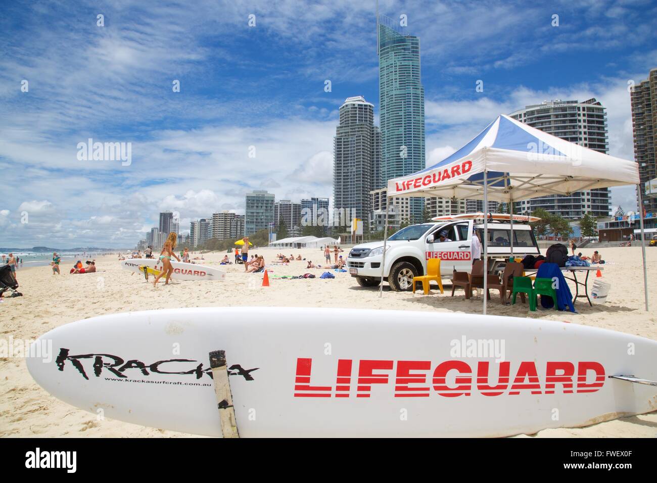 Surfers Paradise und Strandwache, Gold Coast, Brisbane, Queensland, Australien, Ozeanien Stockfoto