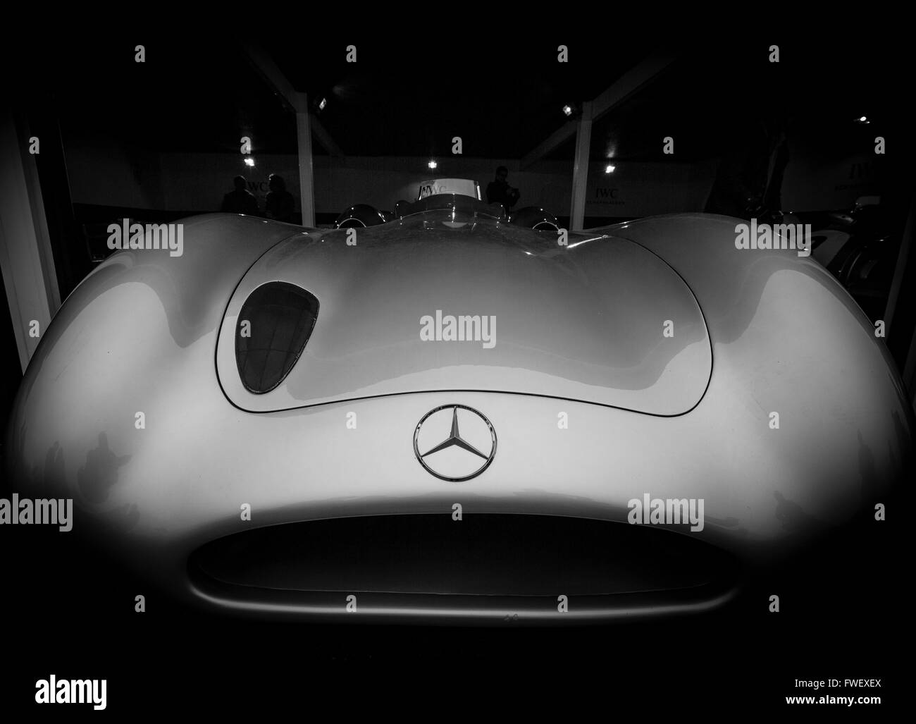 Ein Mercedes W196 R Streamliner im Fahrerlager auf dem 2016 Goodwood Mitglieder treffen. Stockfoto