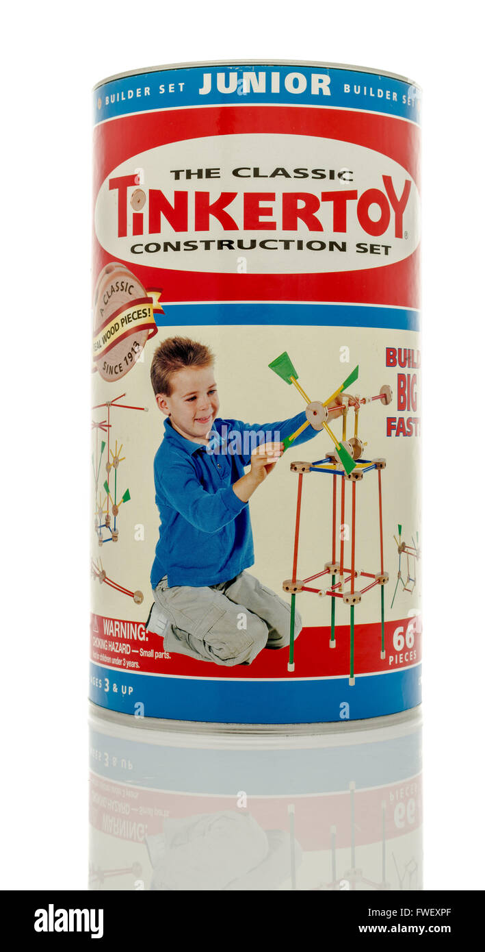 Winneconne, Wisconsin - 3. April 2016: Container des Klassikers Tinker Toy-, die Baukasten 1913 seit. Stockfoto