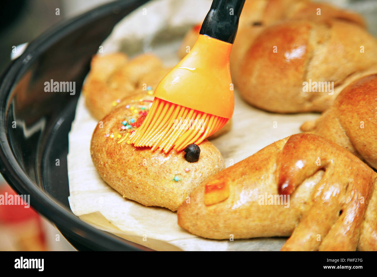 Herstellung von Brot kneten, Teig, Brötchen Stockfoto