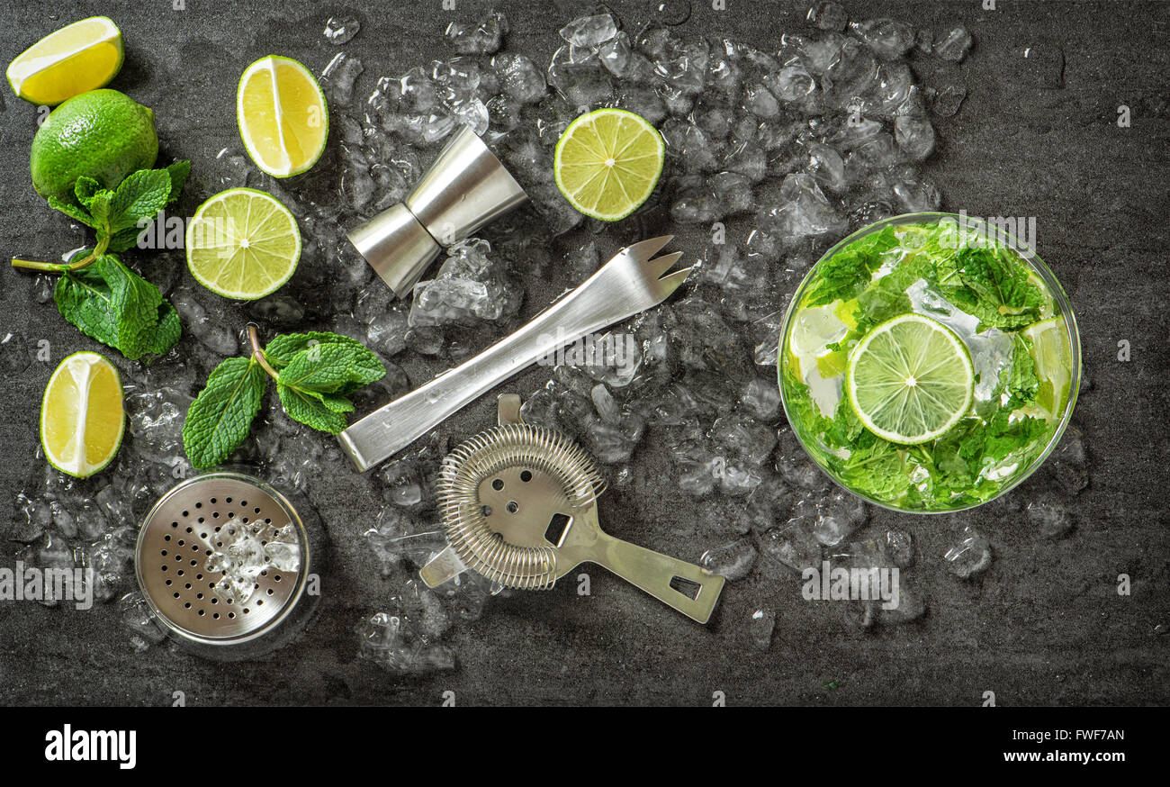 Cocktail trinken macht Werkzeuge und Zutaten. Mojito. Caipirinha Stockfoto