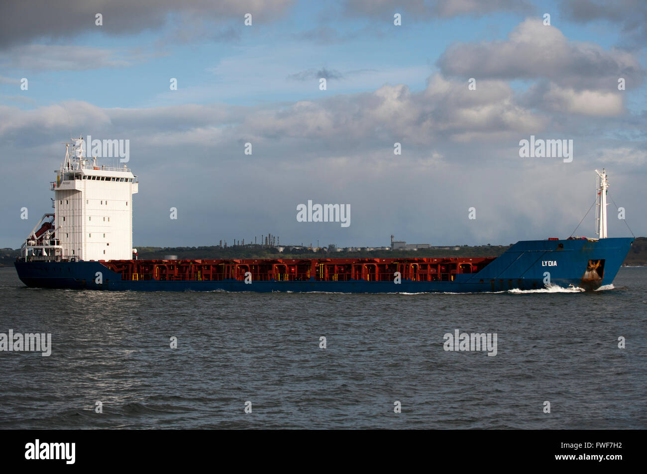 Allgemeine Frachtschiff Lydia Segel durch Cobh Überschrift in Richtung Stadt Kais in Cork, Irland. Stockfoto