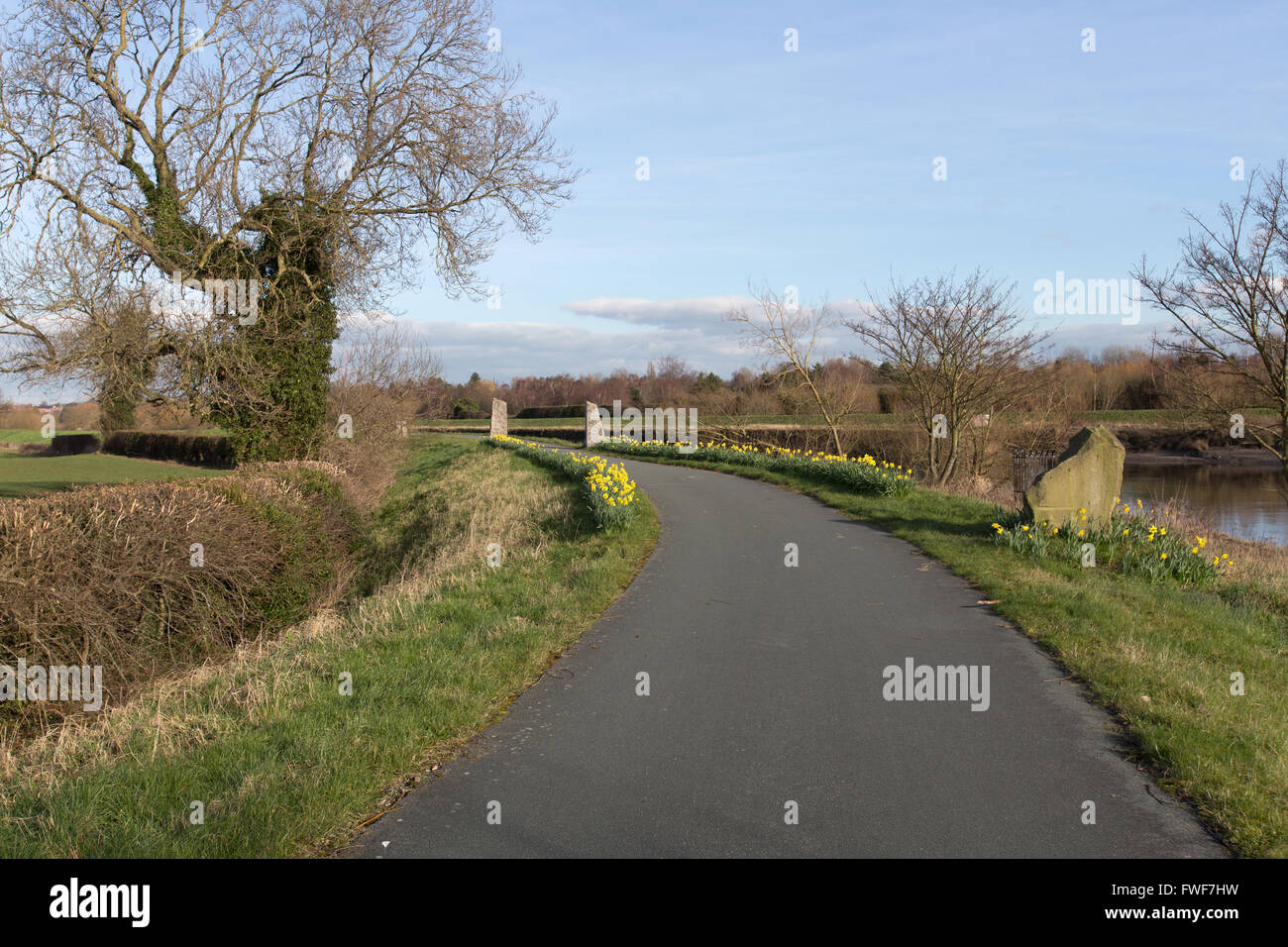 Wales Küstenweg in Nord-Wales. Malerischen Frühling-Blick auf das Ende (oder Anfang) des Wales Küstenweg in Chester. Stockfoto