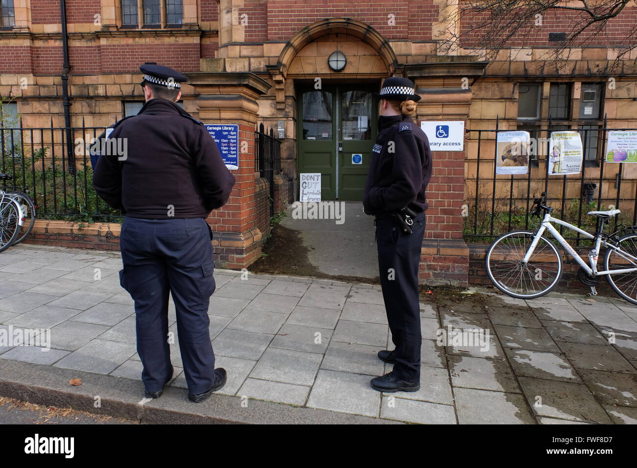 Fotos, die in der Besetzung der Carnegie-Bibliothek, Brixton, Lambeth Stockfoto