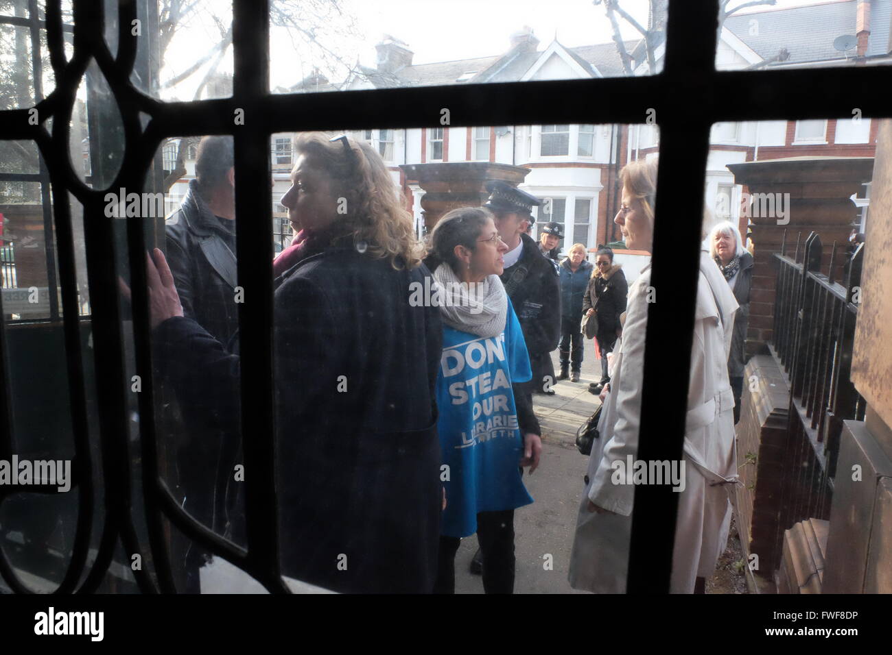 Fotos, die in der Besetzung der Carnegie-Bibliothek, Brixton, Lambeth Stockfoto