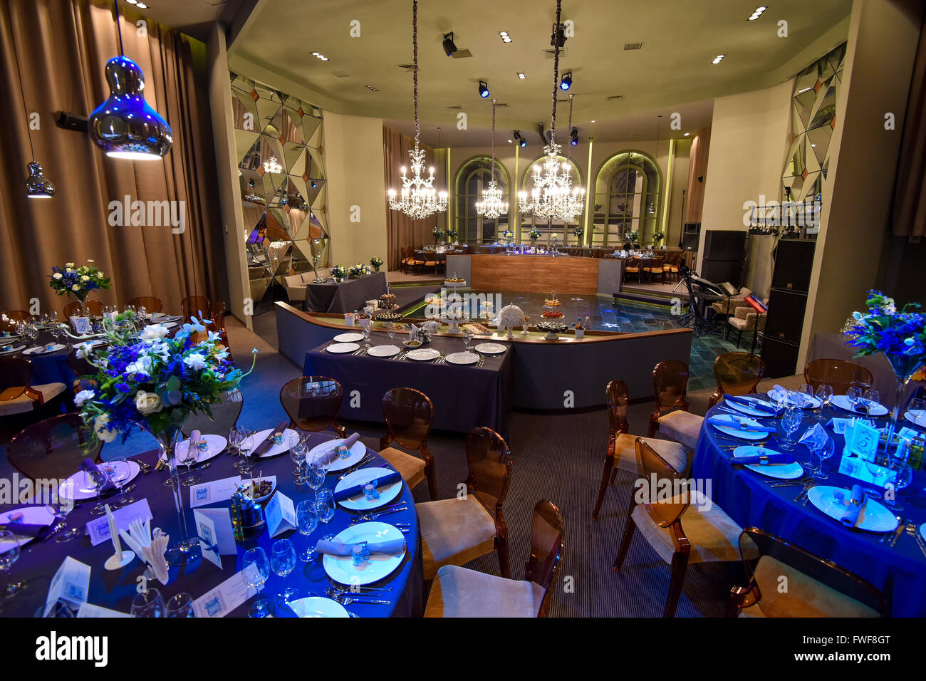 Schickes Interieur Restaurant für Gäste bereit Stockfoto