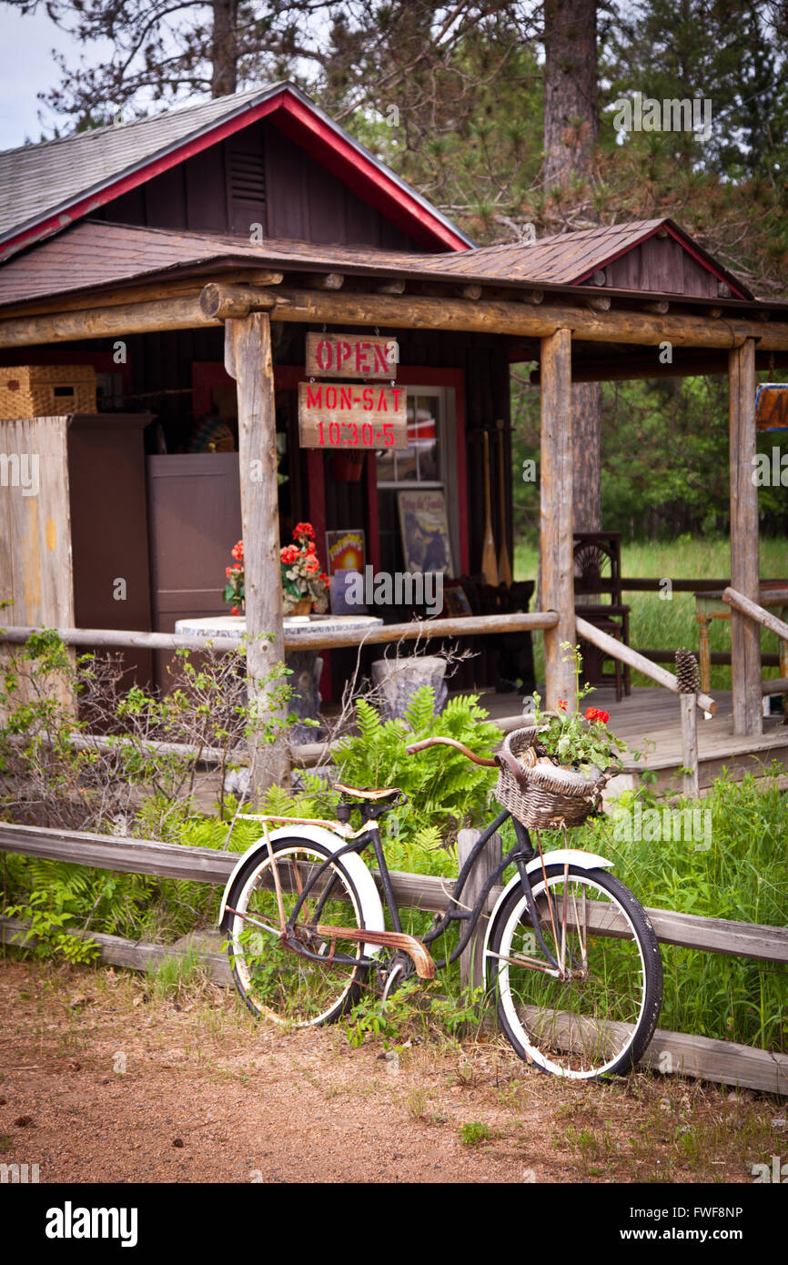 Dorfladen in Northwoods im Land O' Lakes, Wisconsin Stockfoto