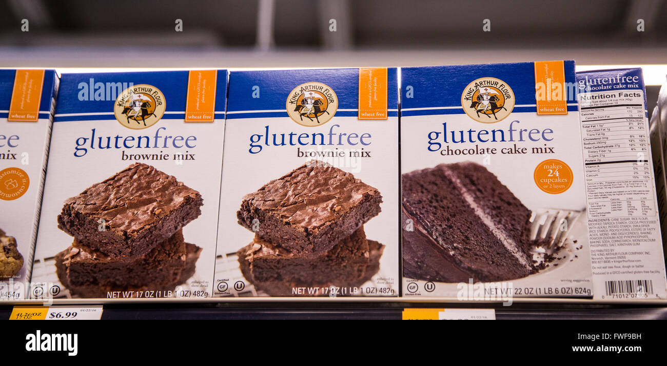 Boxen von Gluten freie Brownie mix auf einem Regal in einem Lebensmittelgeschäft Stockfoto