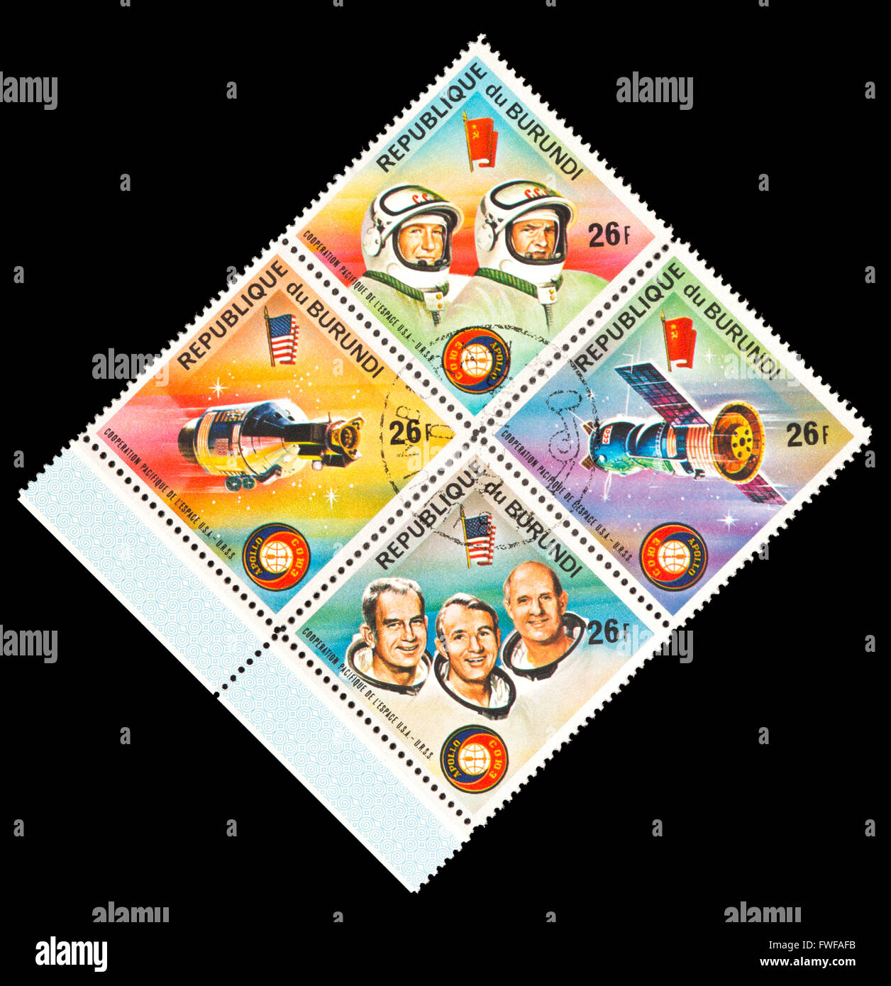 Briefmarken aus Burundi, die Apollo-Sojus Weltraum-Mission darstellen. Stockfoto