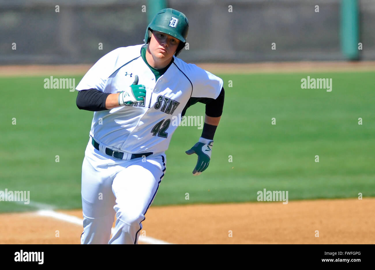 Cleveland, MS, USA. 3. April 2016. Delta-Status Colton Welch kommt dritten Base in Richtung Home-Plate während der zweiten Innings eine NCAA College-Baseball-Spiel zwischen Christian Brothers und Delta-Status bei Dave '' Boo'' Ferriss Field in Cleveland, MS. Delta State nach 7 Innings 10: 0 gewonnen. Austin McAfee/CSM/Alamy Live-Nachrichten Stockfoto