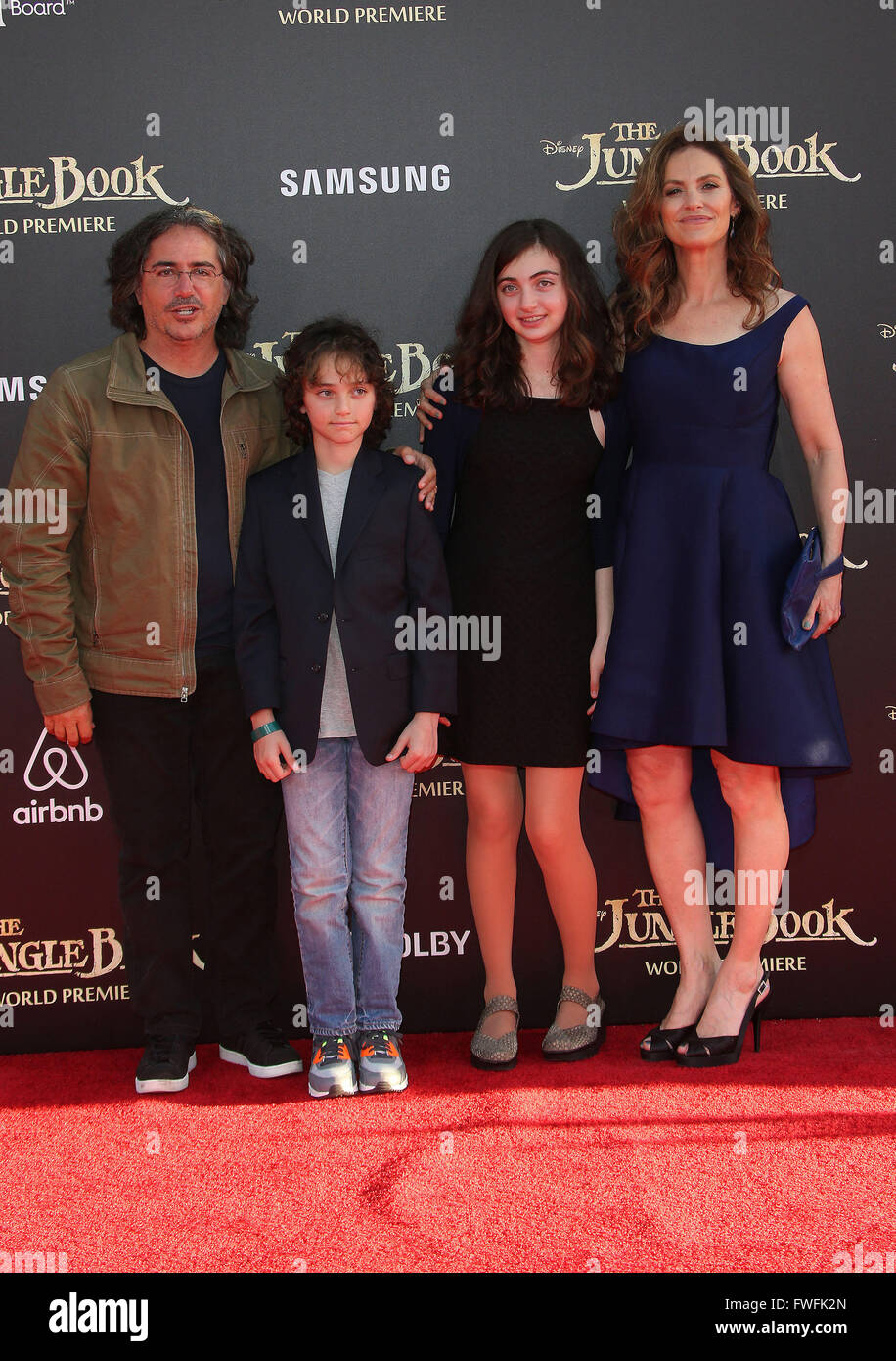 Hollywood, CA, USA. 4. April 2016. Brad Silberling, Amy Brenneman, Charlotte Tucker Silberling, Bodhi Russell Silberling. '' Dschungelbuch '' Los Angeles Premiere im El Capitan Theatre statt. Bildnachweis: Sammi/AdMedia/ZUMA Draht/Alamy Live-Nachrichten Stockfoto