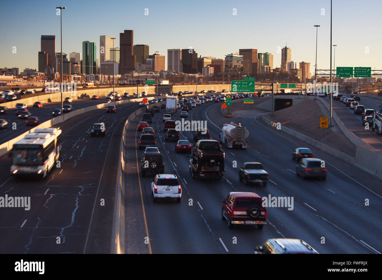 Feierabendverkehr Blick auf Stadtzentrum entfernt in einer amerikanischen Großstadt Stockfoto