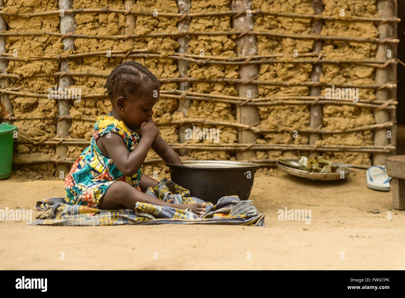 Mädchen, Essen, demokratische Republik Kongo Stockfoto