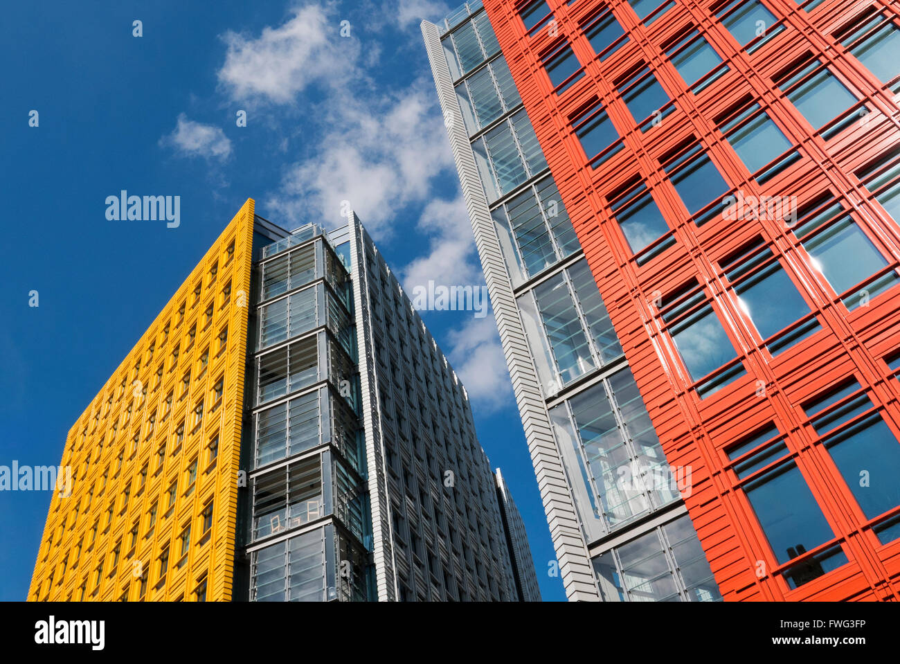 Helle farbige Gebäude Central St Giles von italienischen Architekten Renzo Piano in London, Vereinigtes Königreich. Stockfoto