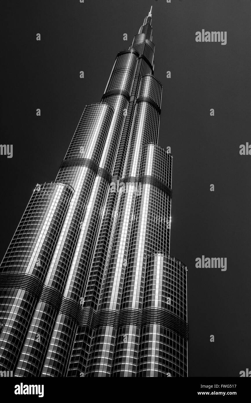 Der Burj Khalifa ist eine gigantische Wolkenkratzer in Dubai, Vereinigte Arabische Emirate. Es ist das höchste künstliche Gebilde in der Welt. Stockfoto