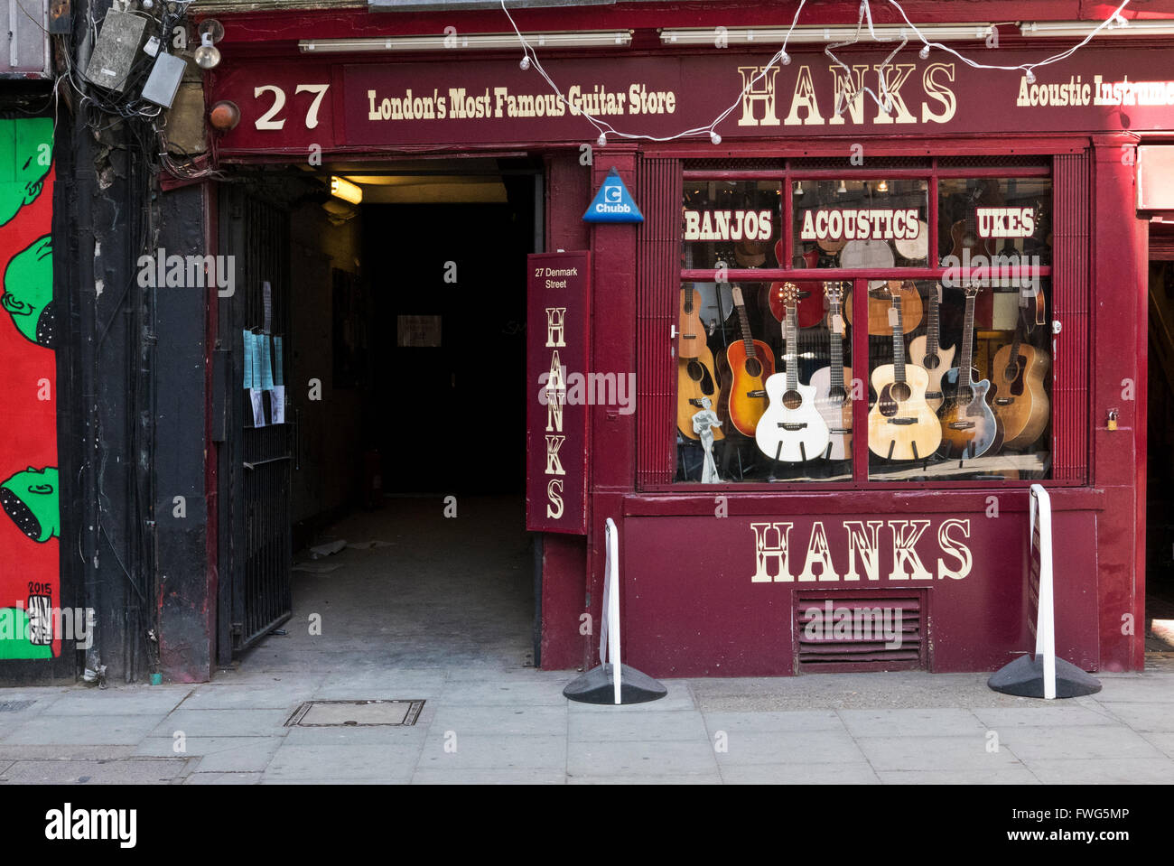 Die Fassade von Hanks die berühmte Gitarre speichern in London, Vereinigtes Königreich. Stockfoto