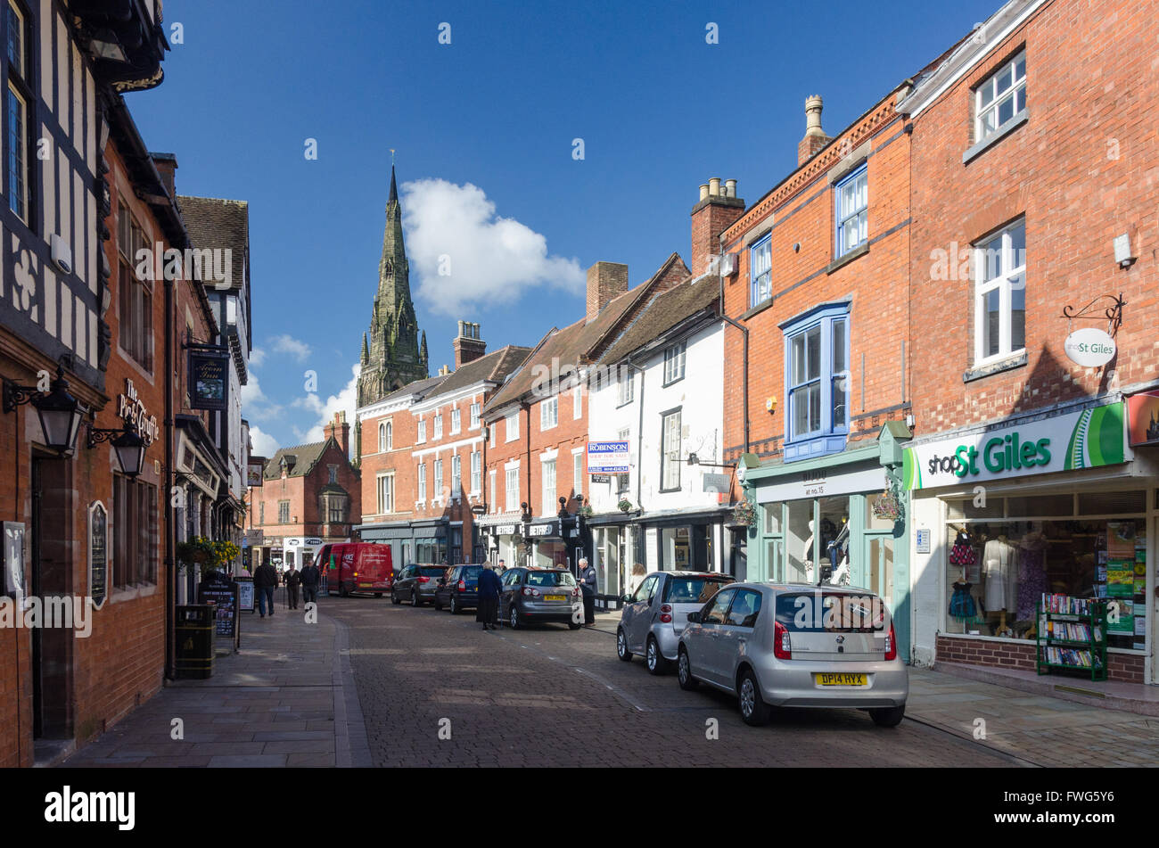 Geschäfte und Kneipen in Tamworth Street, Lichfield, Staffordshire Stockfoto
