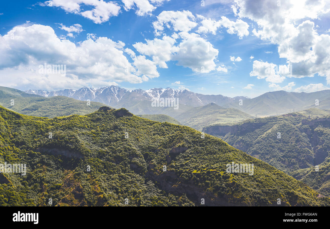 Landschaft mit Bergen und Himmel Stockfoto