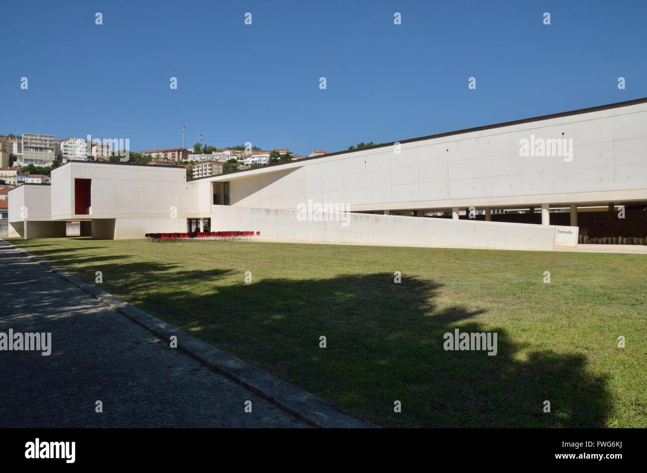 Heilige Klara entwickelt die älteren Interpretative Centre von den Architekten Alexandre Alves und Sergio Fernandez in der Stadt Coimb Stockfoto