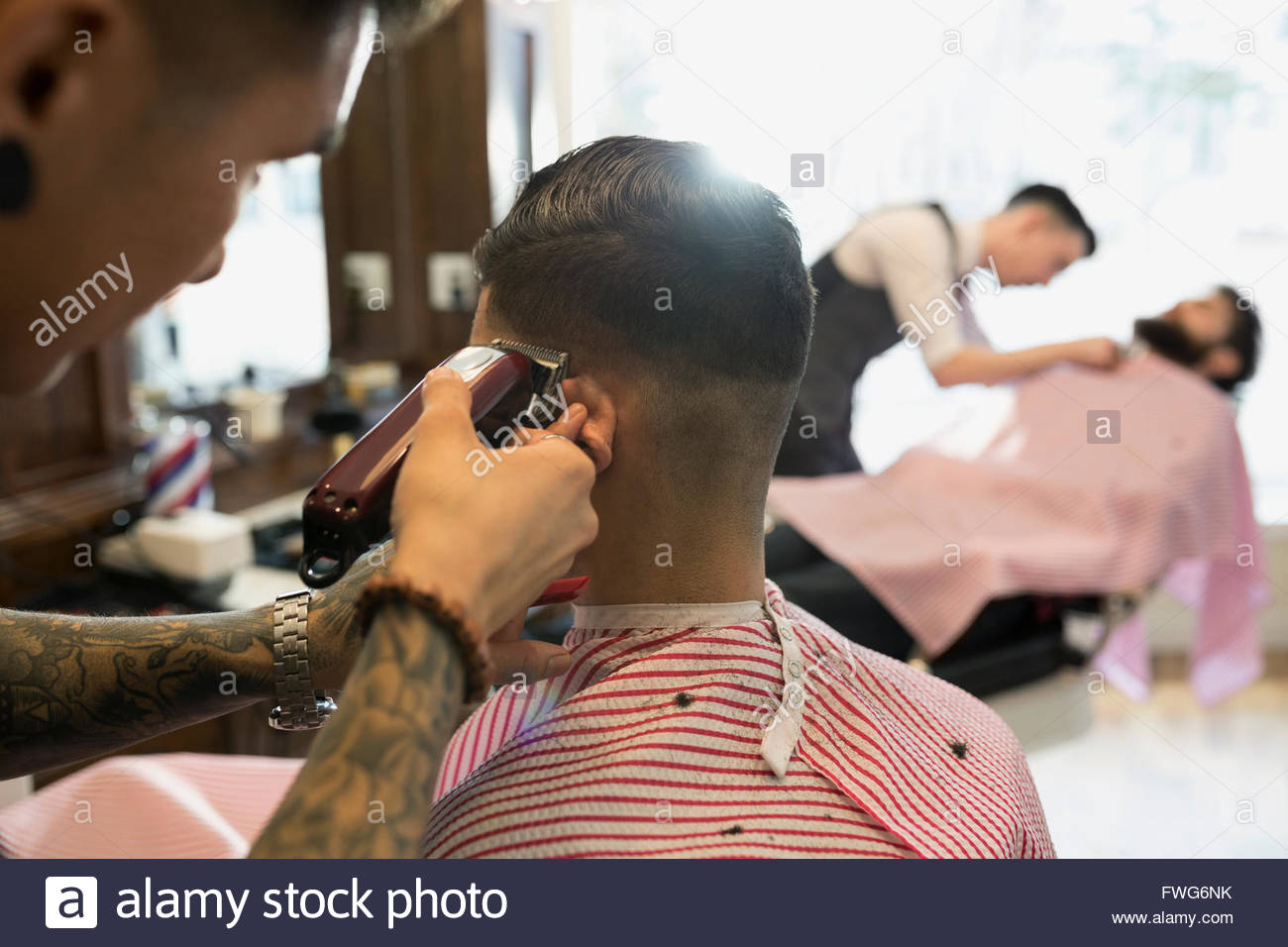 Barbier rasieren Mann Stockfoto