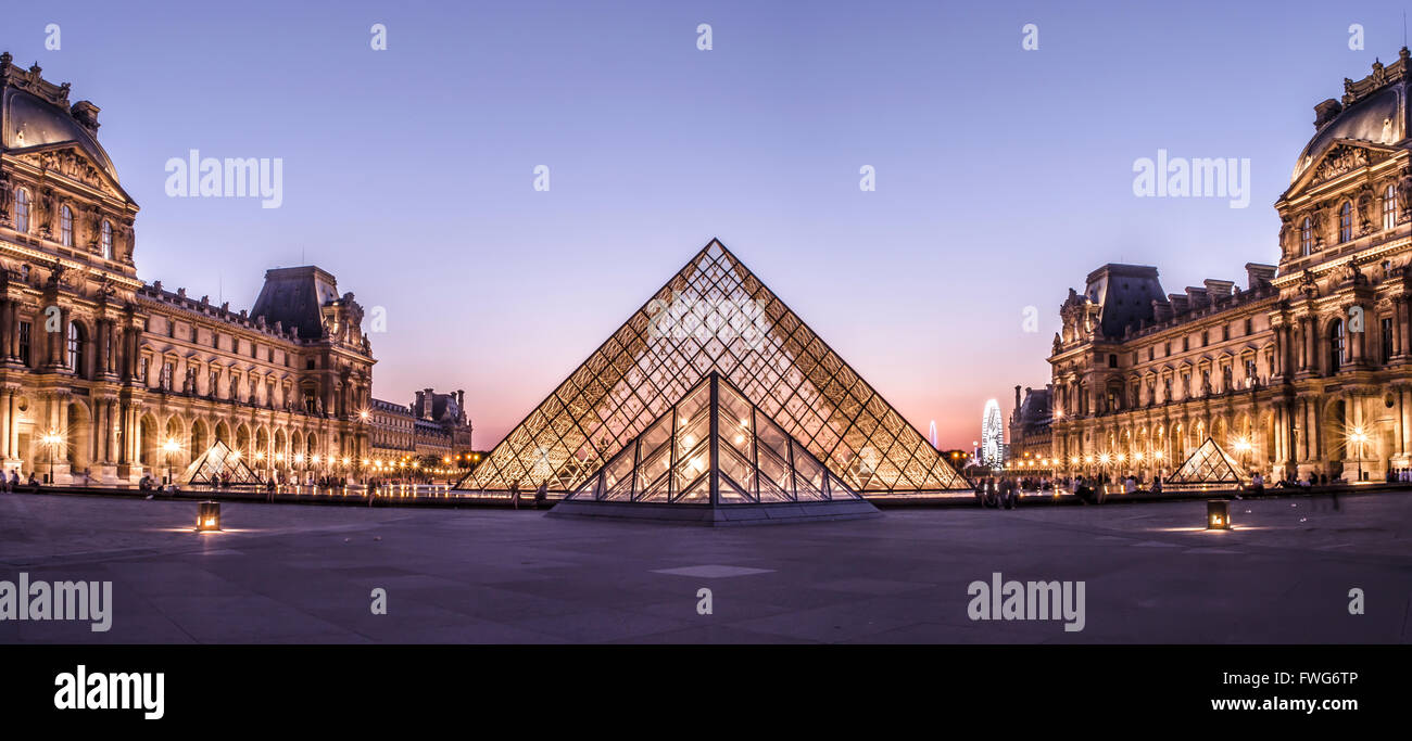 Louvre Museum Panorama bei Sonnenuntergang, Paris, Frankreich Stockfoto