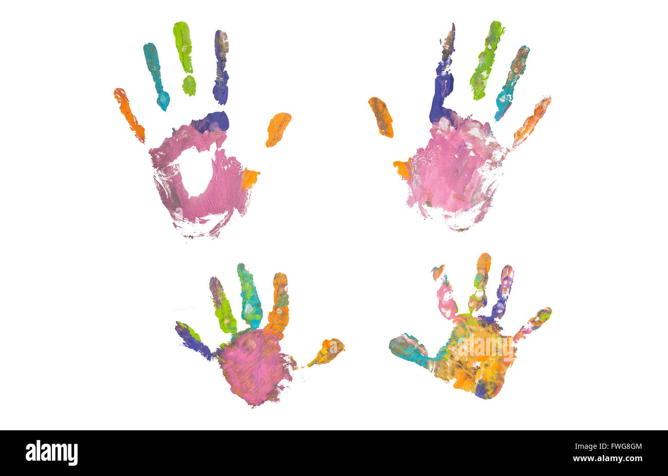 Bunte Handabdrücke von Mutter und Kind auf weißem Hintergrund. Festlegen der regenbogenfarbenen Handabdrücke. Familien-Konzept. Stockfoto