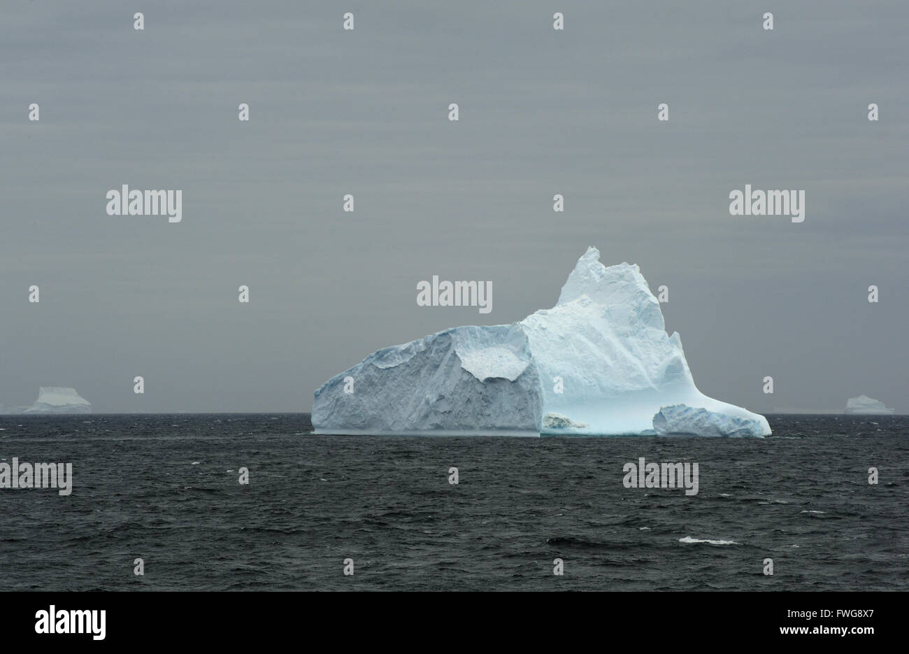 Ein Eisberg im Meer westlich von Coronation-Insel.  Süd-Orkney-Inseln. Antarktis. Stockfoto