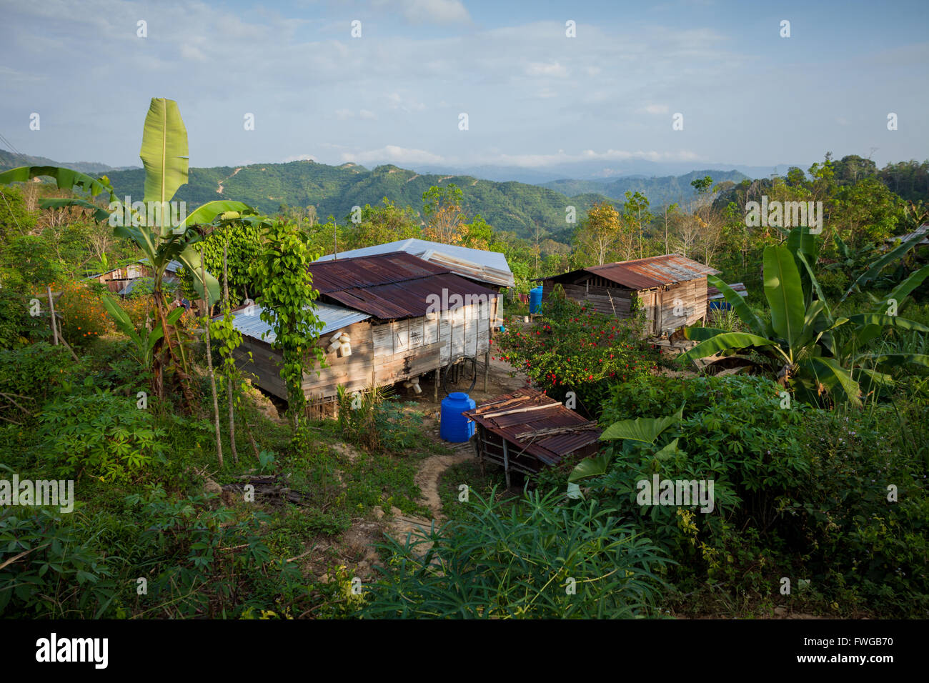 Abgelegenen ländlichen Dorf (oder Kampong) im nördlichen Sabah, Borneo, Malaysia. Dieser Ort heißt Kampong Lingabunban. Stockfoto