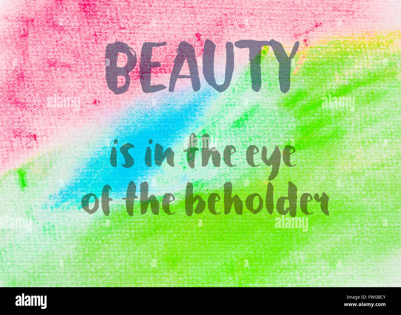Schönheit liegt im Auge des Betrachters. Inspirierend Zitat über abstrakte Wasser Farbe strukturierten Hintergrund Stockfoto