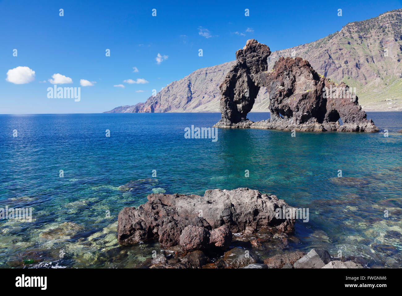 Las Playas Bucht mit Felsbogen Roque de Bonanza, UNESCO-Biosphärenreservat, El Hierro, Kanarische Inseln, Spanien, Atlantik, Europa Stockfoto