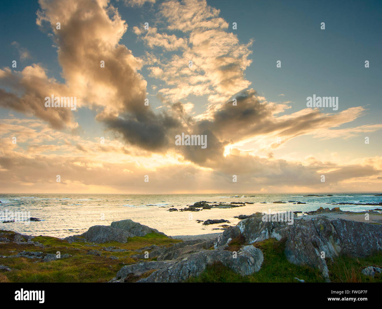 Sonnenuntergang über Meer, Insel Colonsay Inneren Hebriden, Schottland, Vereinigtes Königreich, Europa Stockfoto