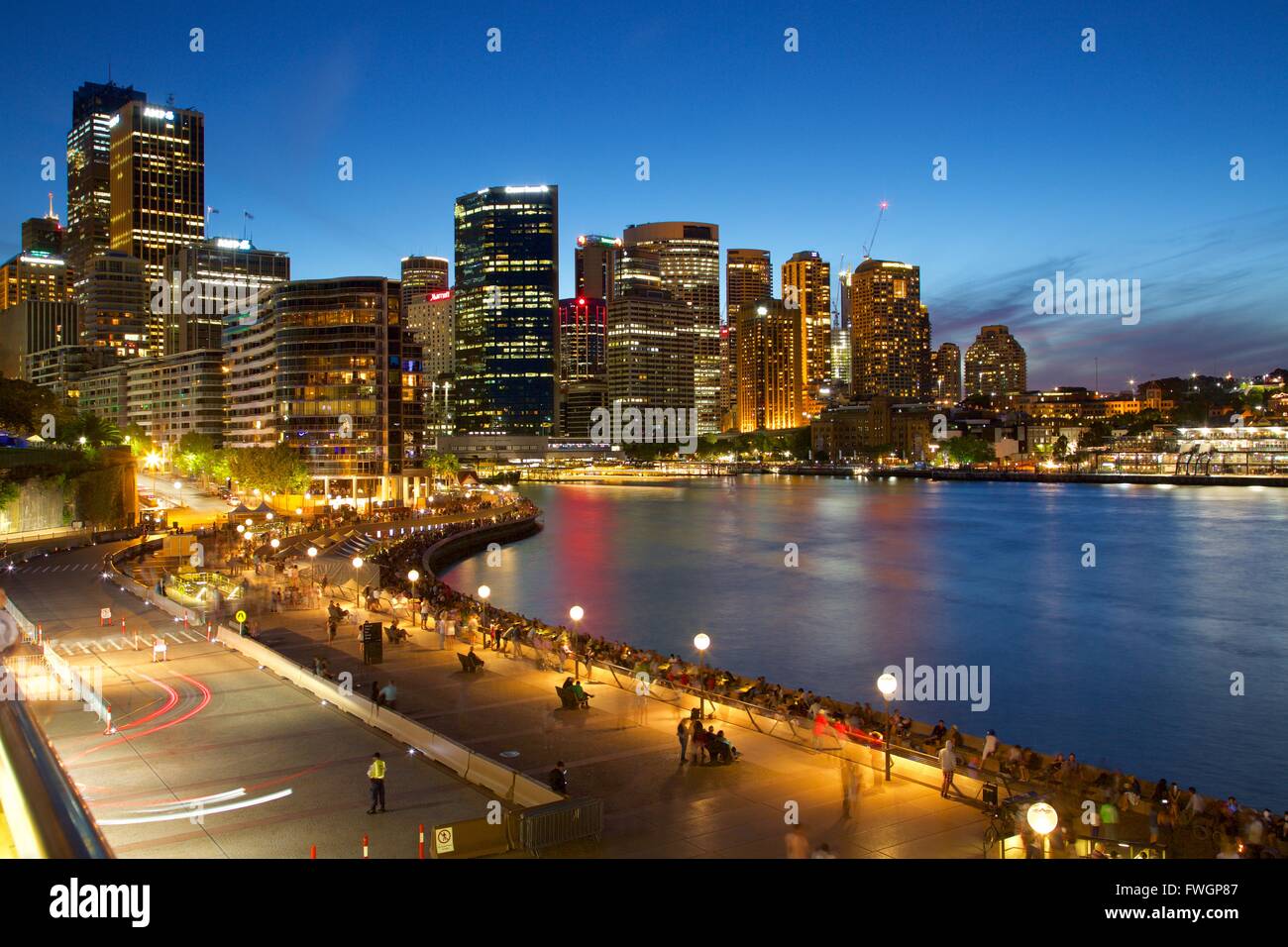 Circular Quay und Stadt bei Einbruch der Dunkelheit, Sydney, neu Süd-Wales, Australien, Ozeanien Stockfoto