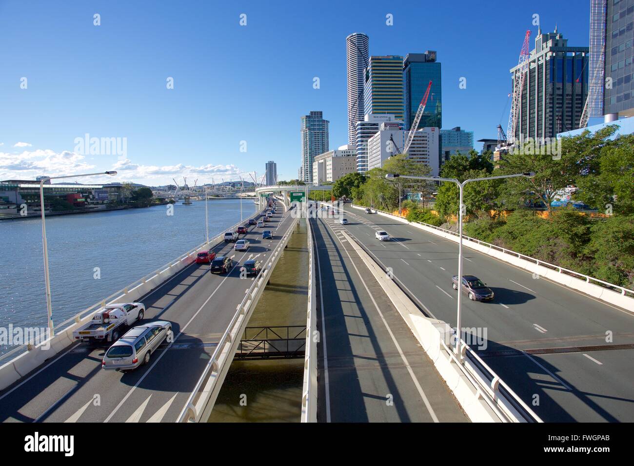 Skyline und pazifischen Autobahn von Victoria Bridge, Brisbane, Queensland, Australien, Ozeanien Stockfoto